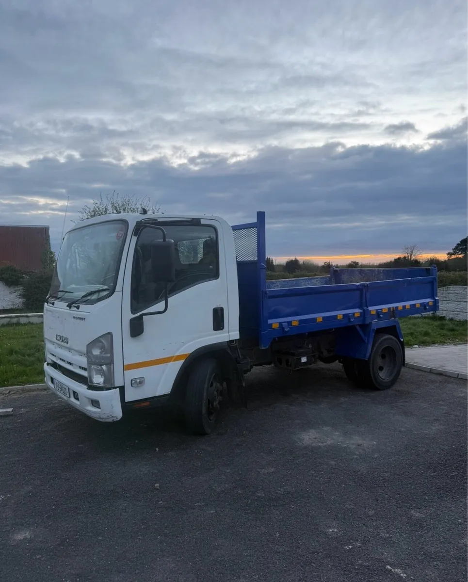 Isuzu tipper