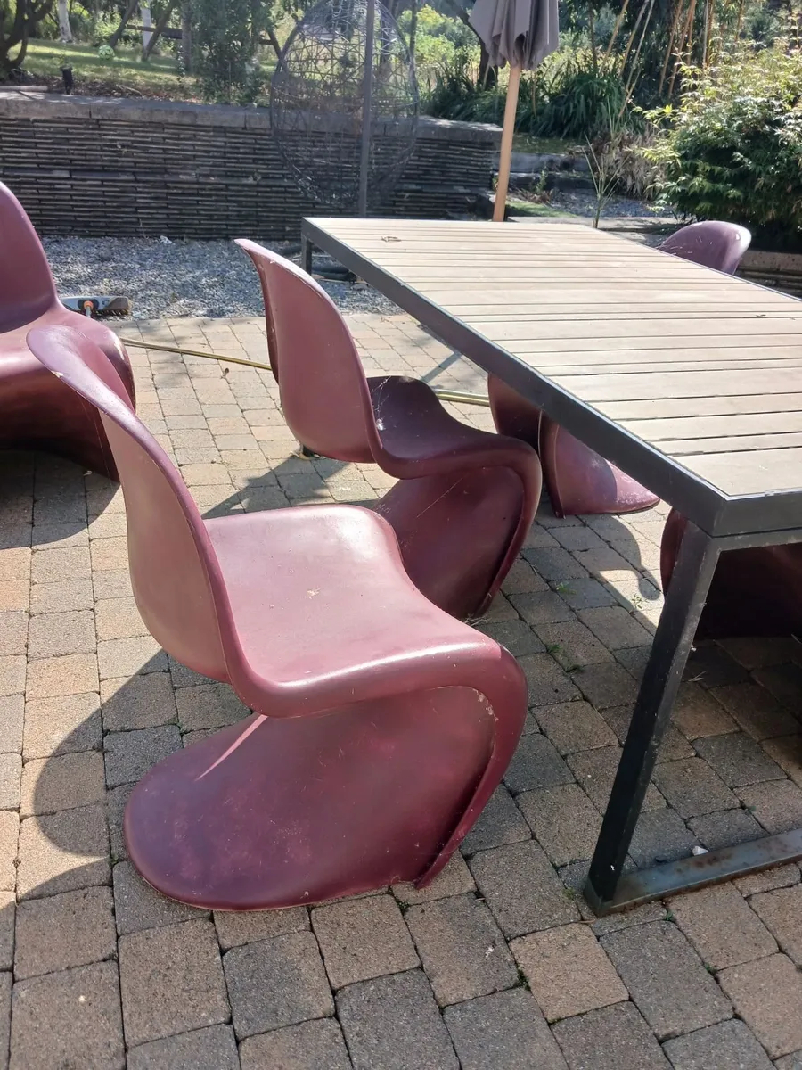 Table and chairs - Image 2