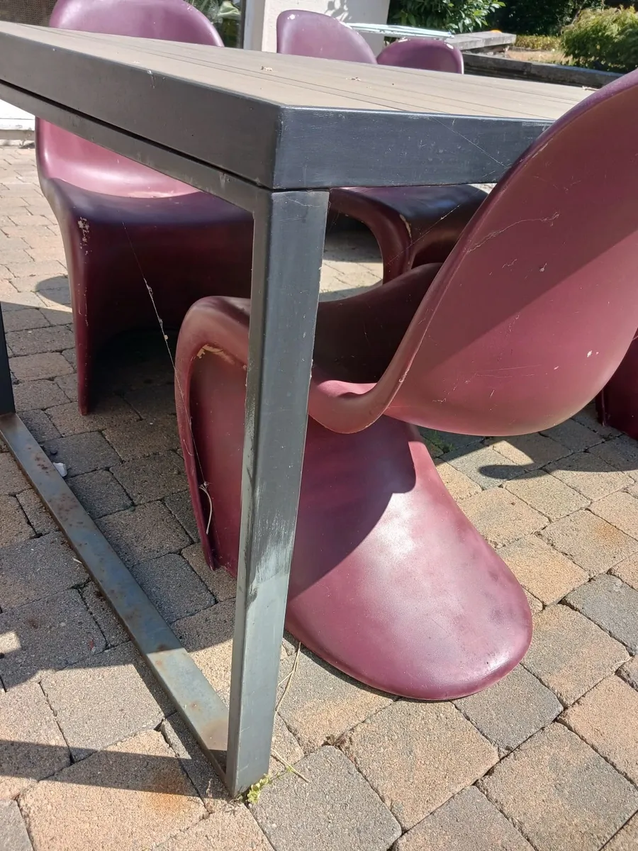 Table and chairs - Image 3