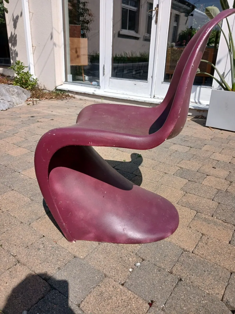 Table and chairs - Image 4