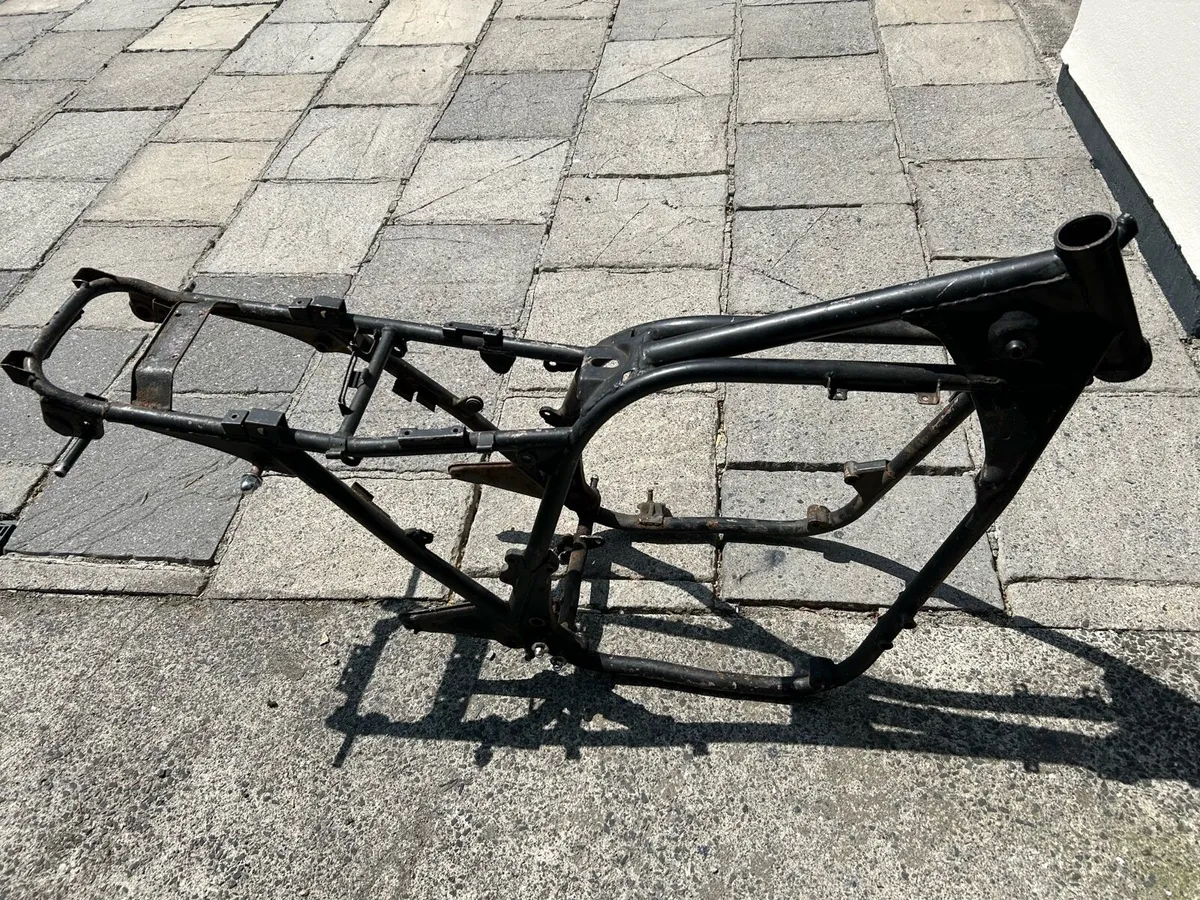 Kawasaki z650 kz650 frame - Image 1