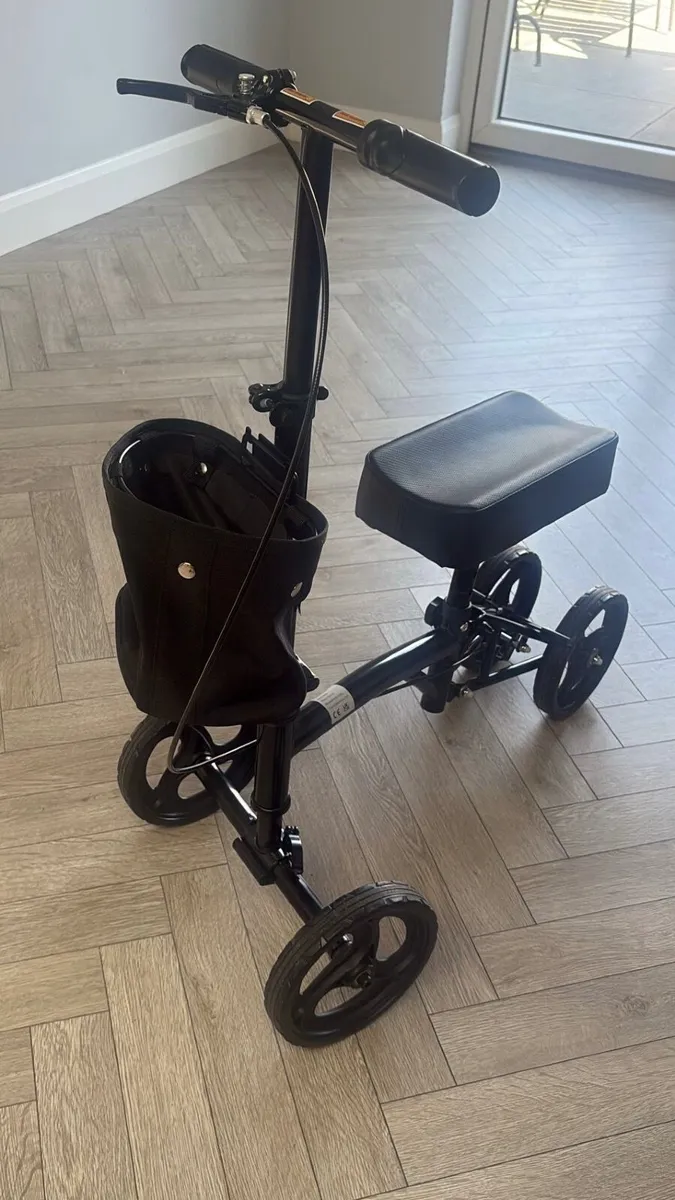 Knee scooter, mobility