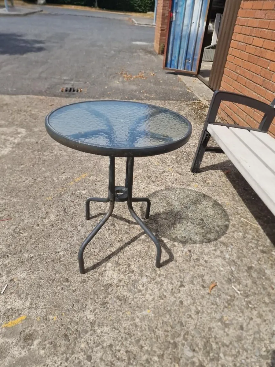 Garden chairs and table - Image 3