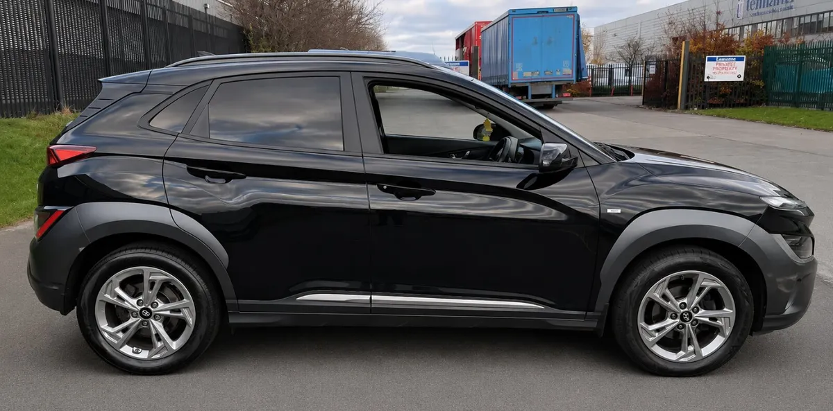 2021 Hyundai Kona Executive Commercial - Image 3