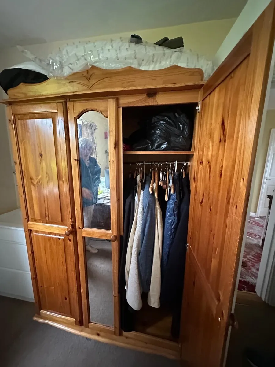 3 door pine wardrobe with mirror - Image 1