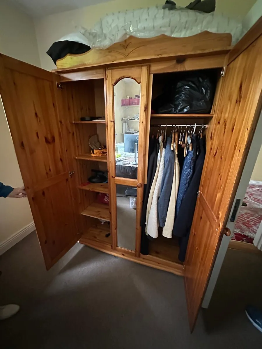 3 door pine wardrobe with mirror - Image 2