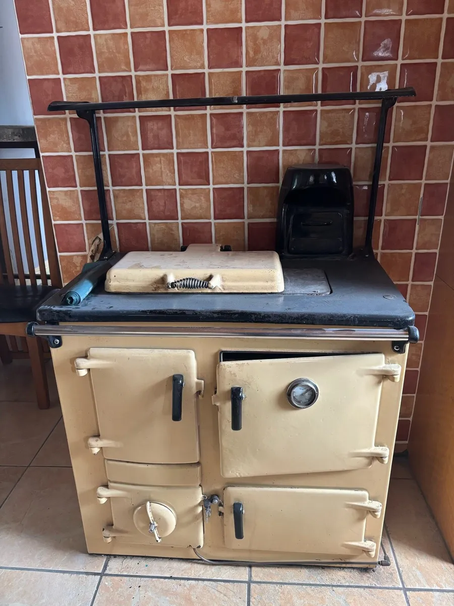 Rayburn oil cooker - Image 1