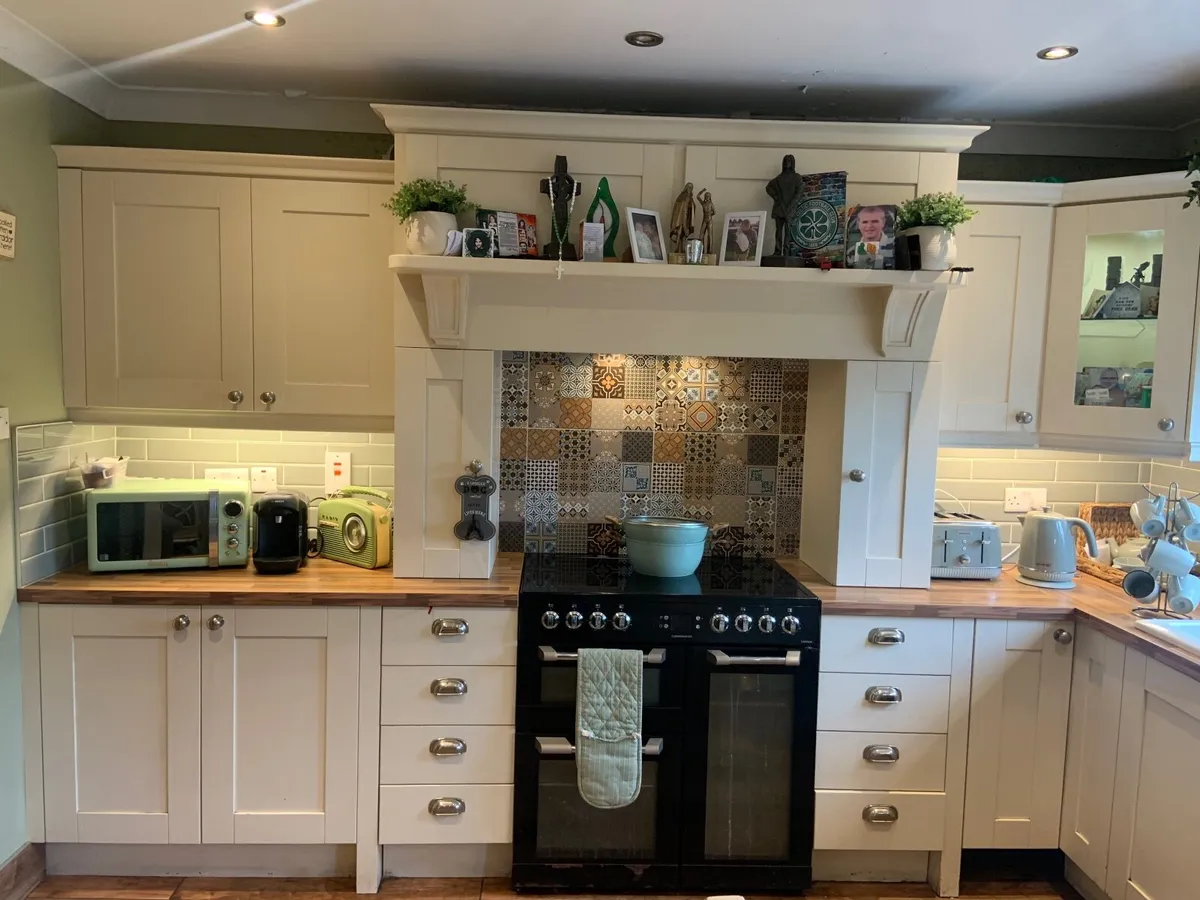 Fitted Kitchen - Image 3