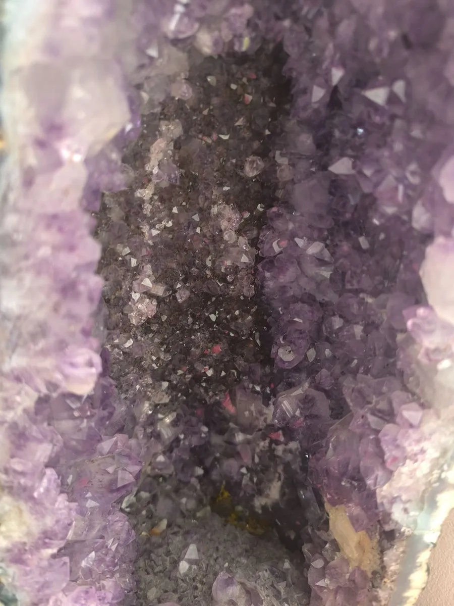 Large amethyst Geode - Image 2