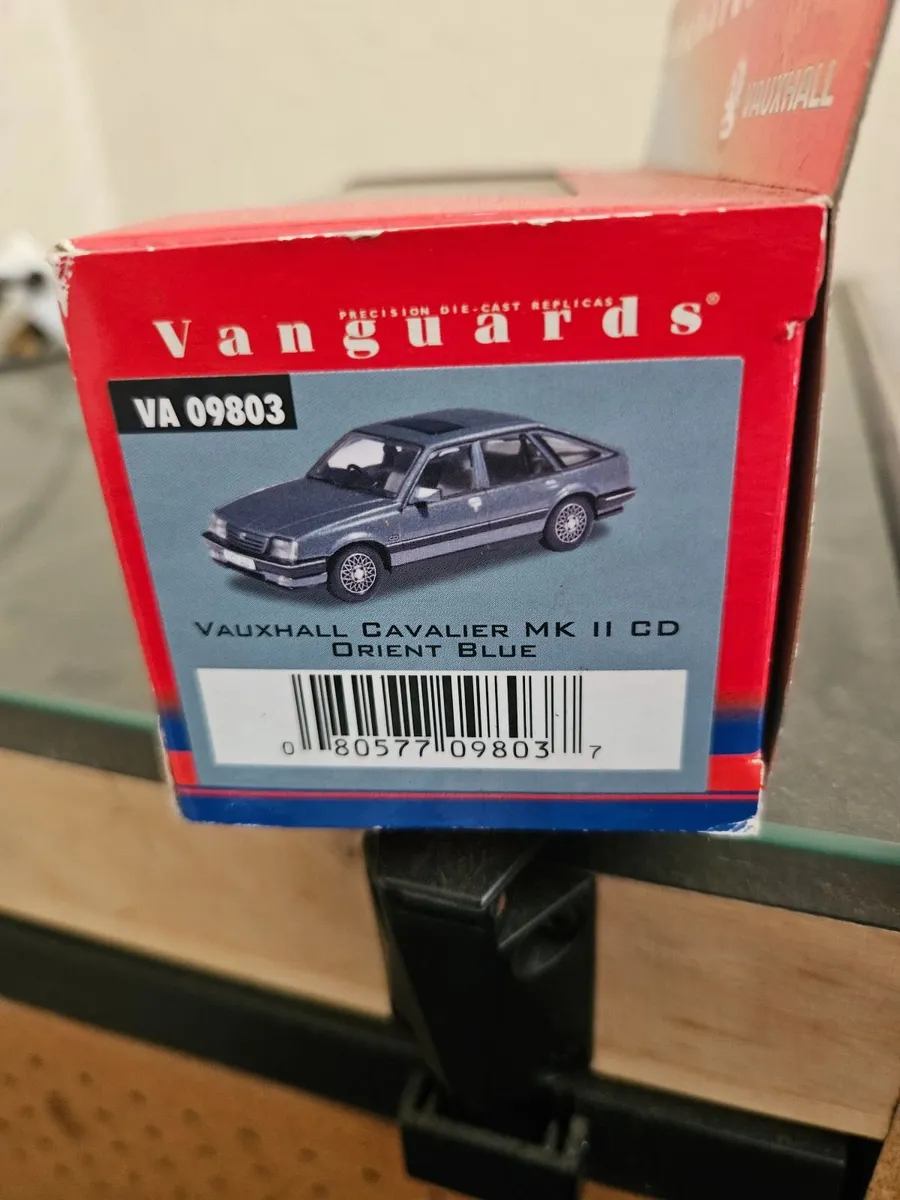 Corgi Vanguards Vauxhall Cavalier - Image 2