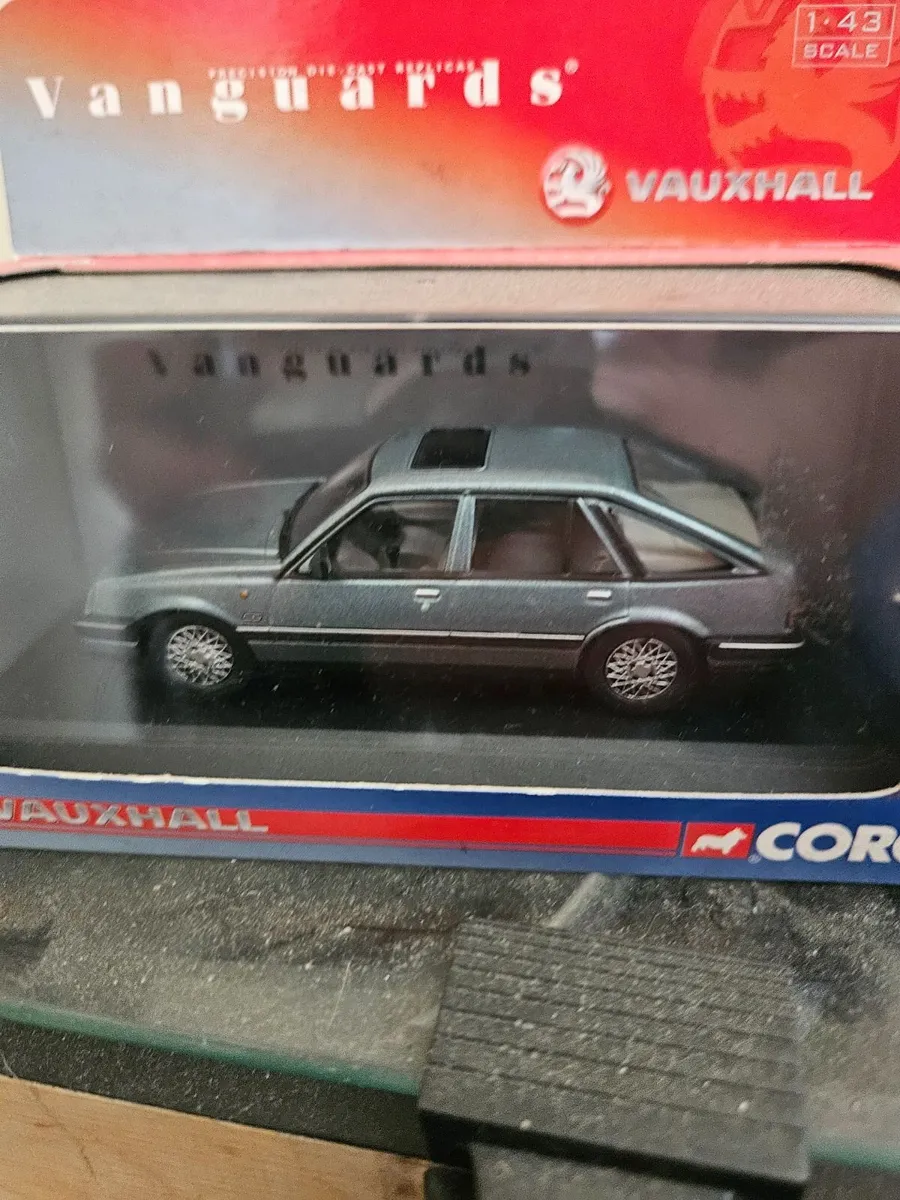 Corgi Vanguards Vauxhall Cavalier - Image 3