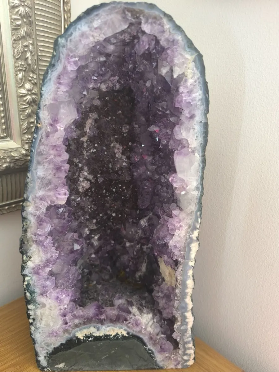 Large amethyst Geode - Image 1