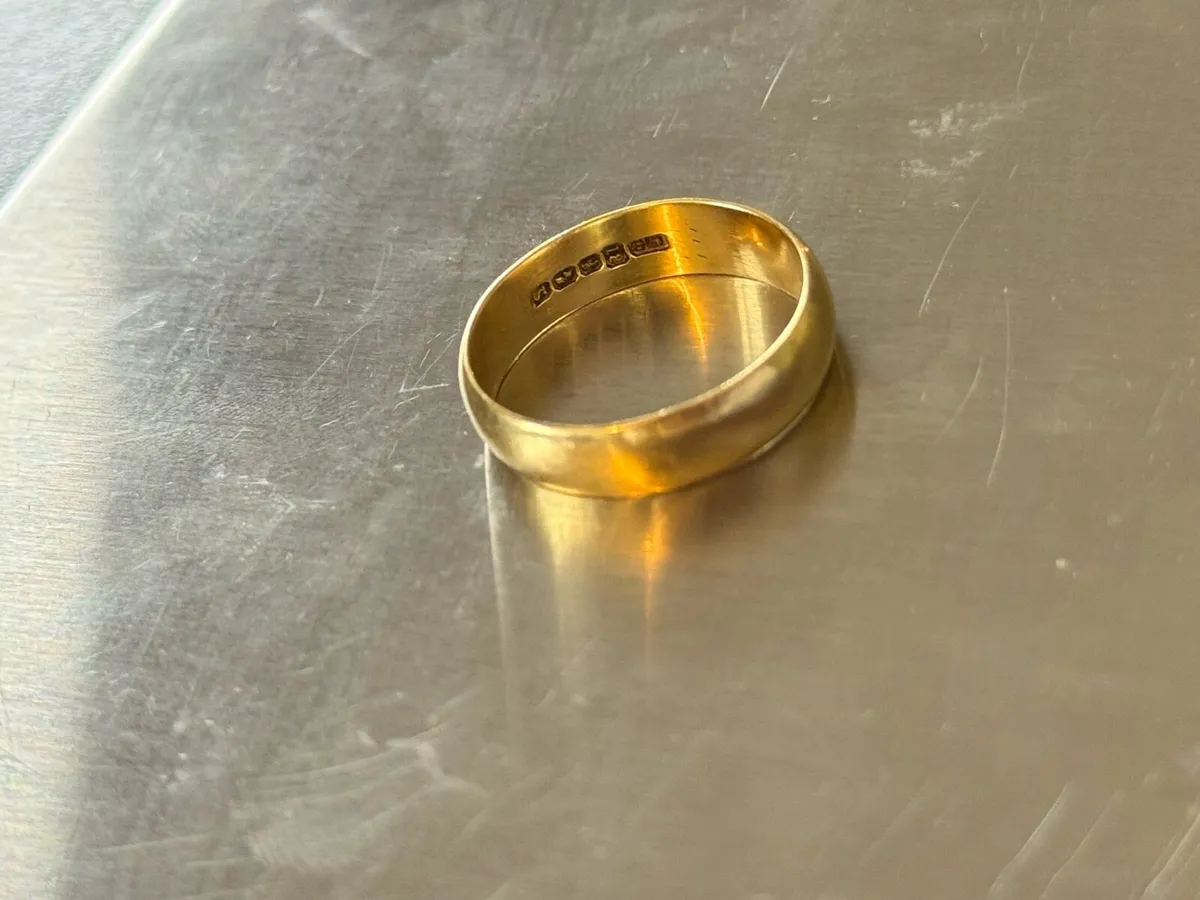 18k Solid Gold men wedding band - Image 3