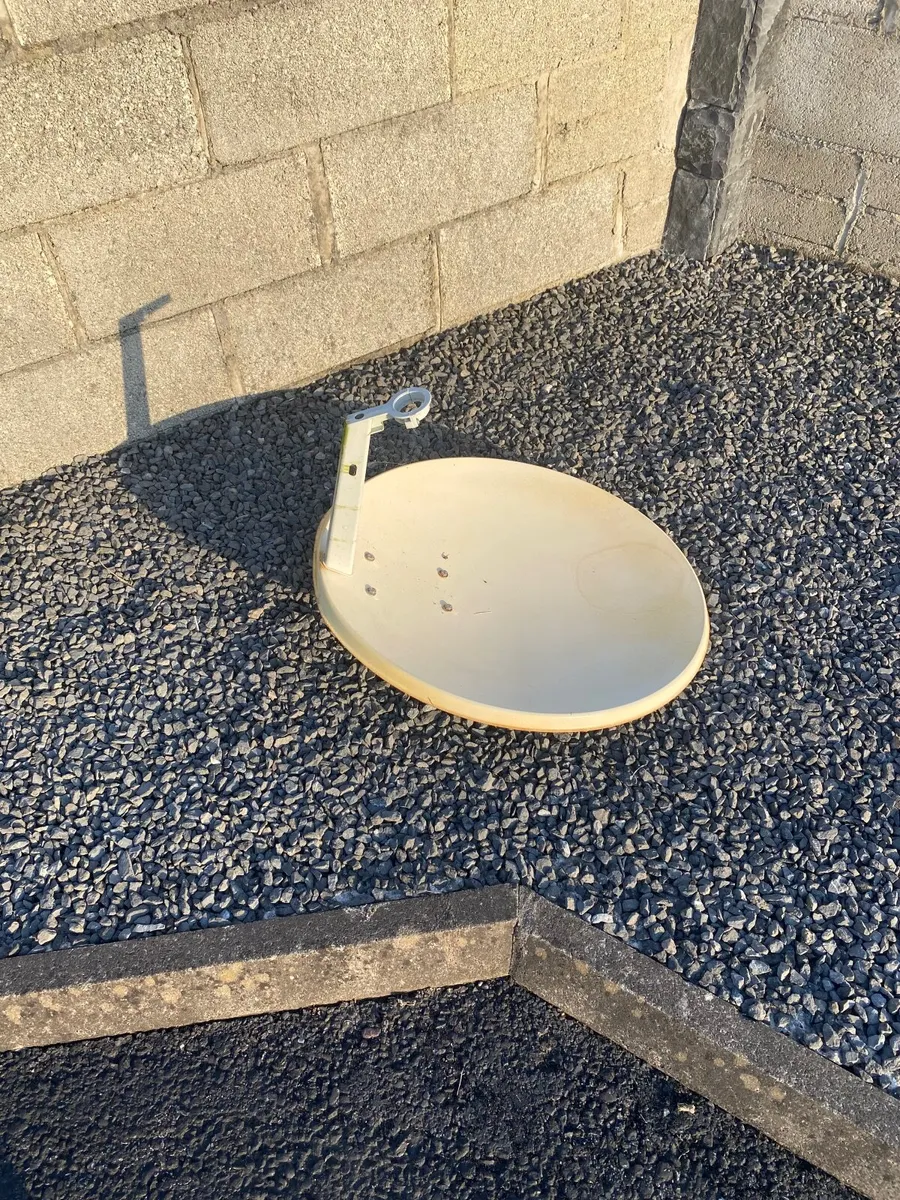 Satellite sky dish - Image 1