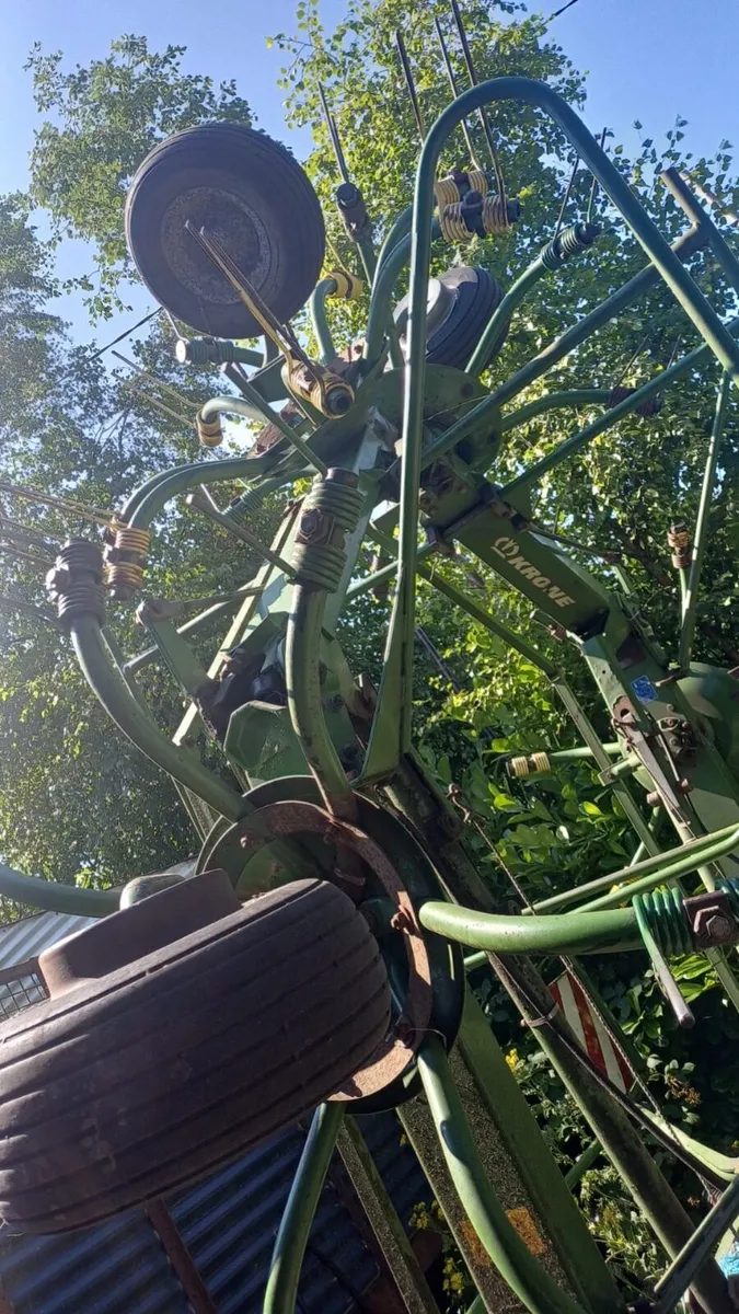 Krone 6 rotor tedder - Image 3