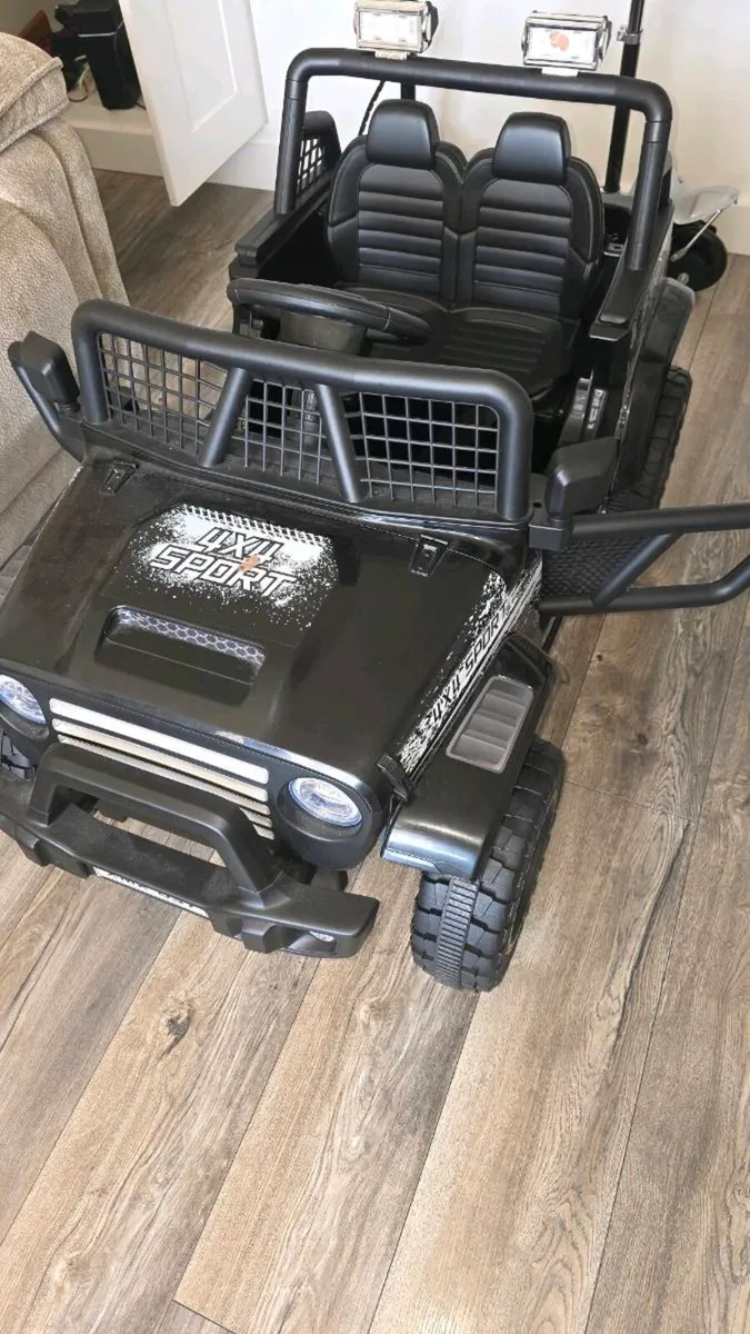 Child's 4x4 electric jeep - Image 2