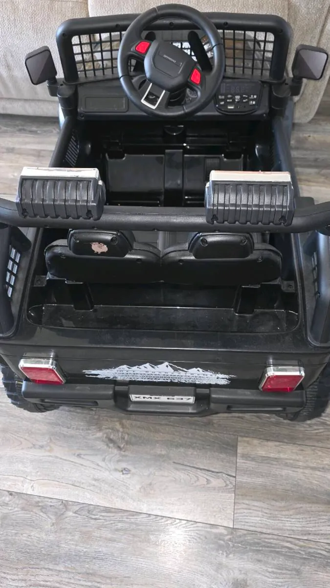 Child's 4x4 electric jeep - Image 3