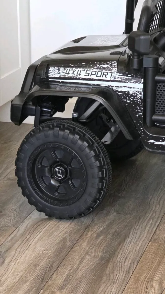 Child's 4x4 electric jeep - Image 4