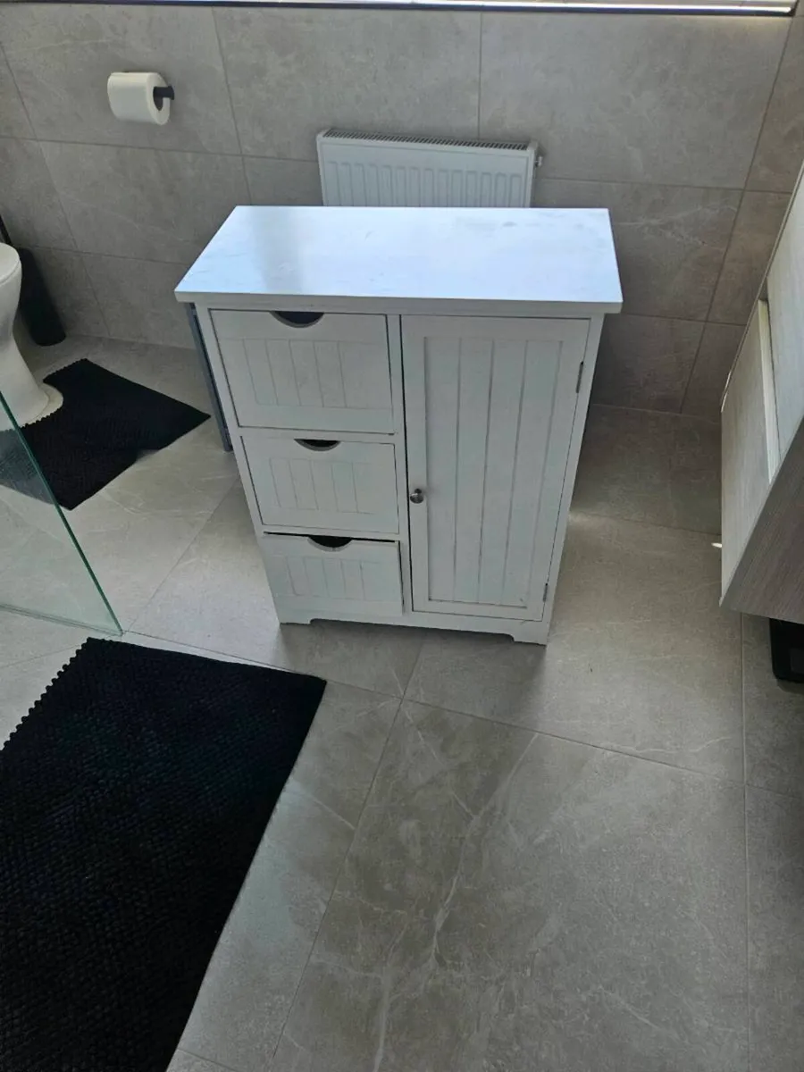 Bathroom cabinet - Image 1
