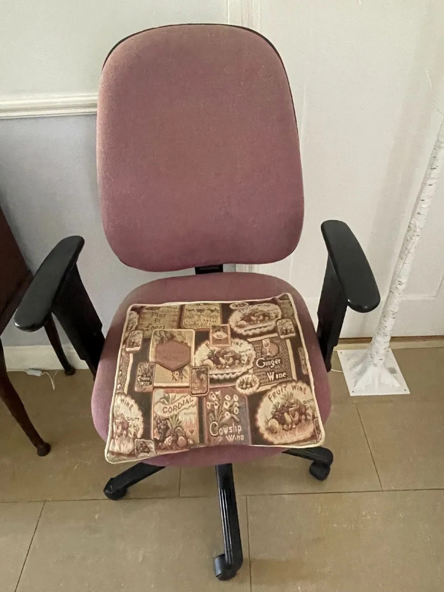 Office chair - Image 1