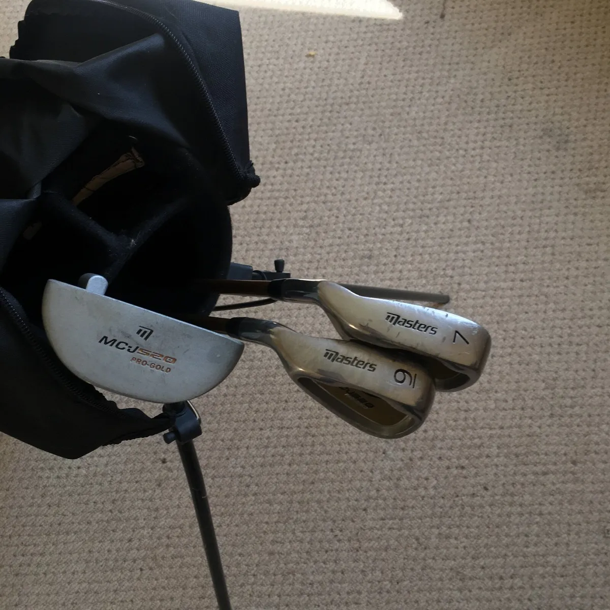 Golfing - Image 1