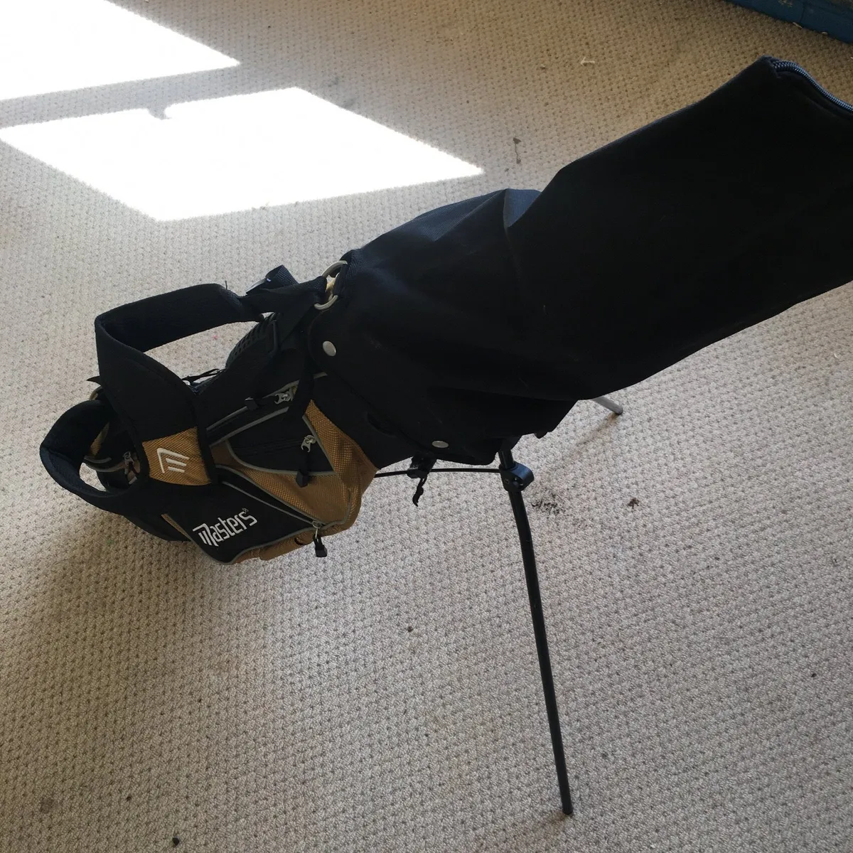 Golfing - Image 2