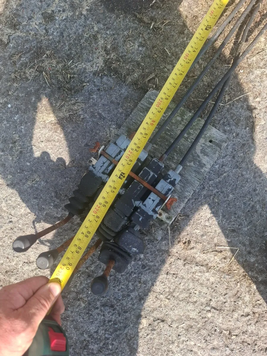 4 spool valve chest with cables and leavers - Image 2