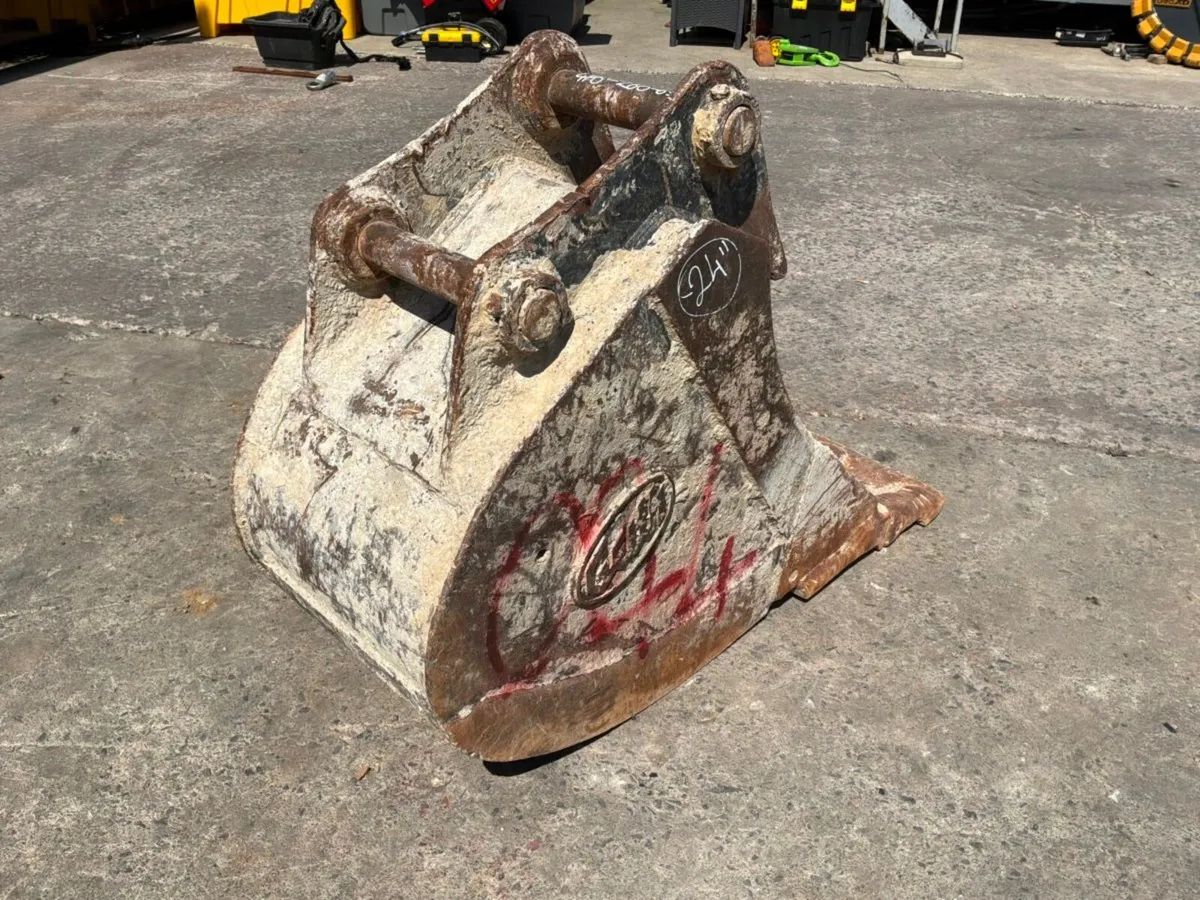 24" Geith digging bucket.....65mm pins.......044. - Image 3