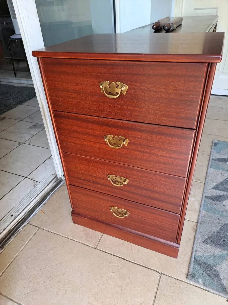 Beautiful John Austin bedside cabinet - Image 1