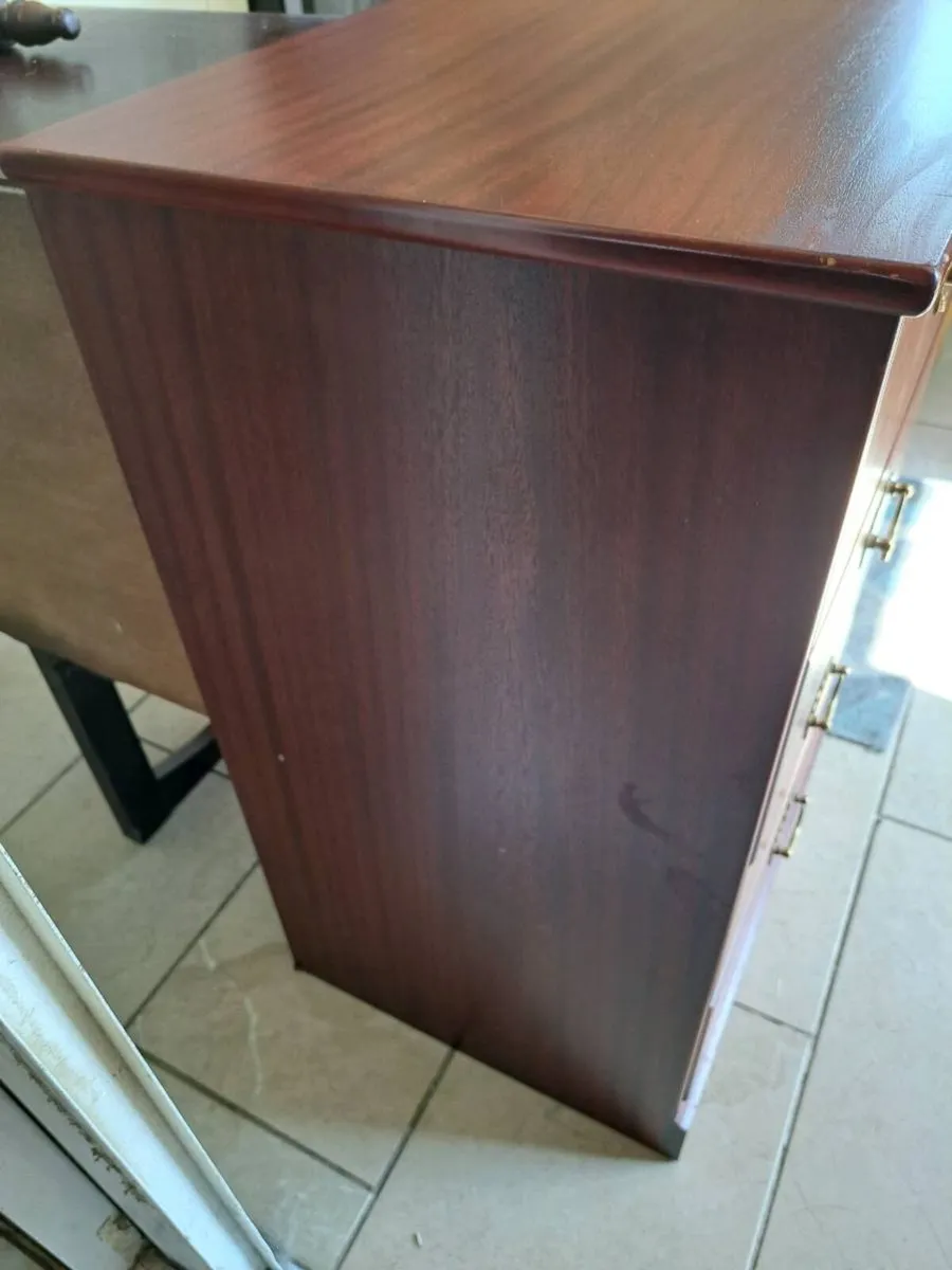 Beautiful John Austin bedside cabinet - Image 3