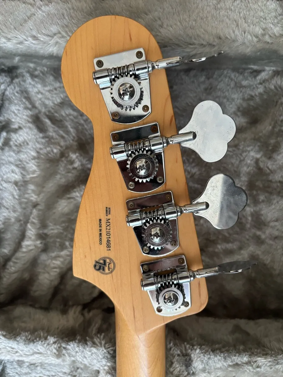 Fender Player Precision Bass 2021 - Image 4