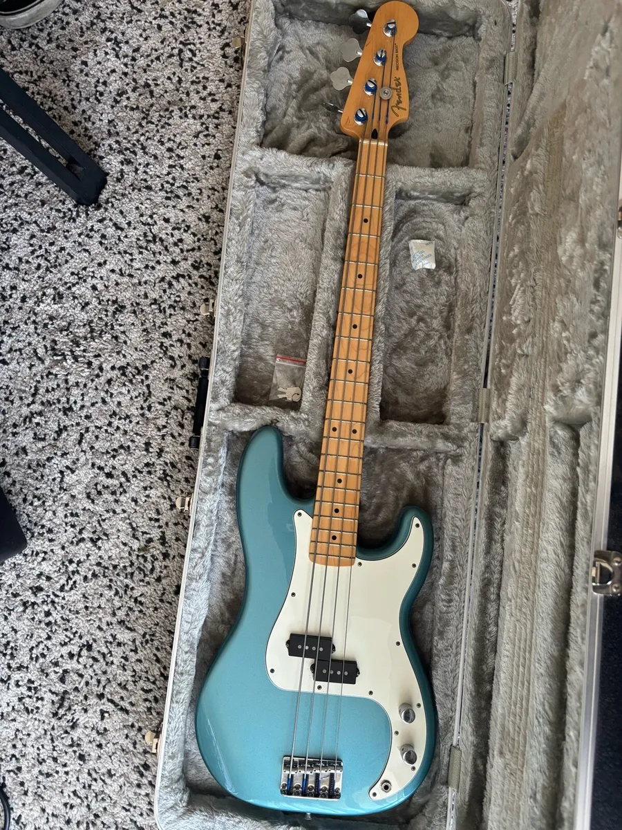 Fender Player Precision Bass 2021 - Image 1