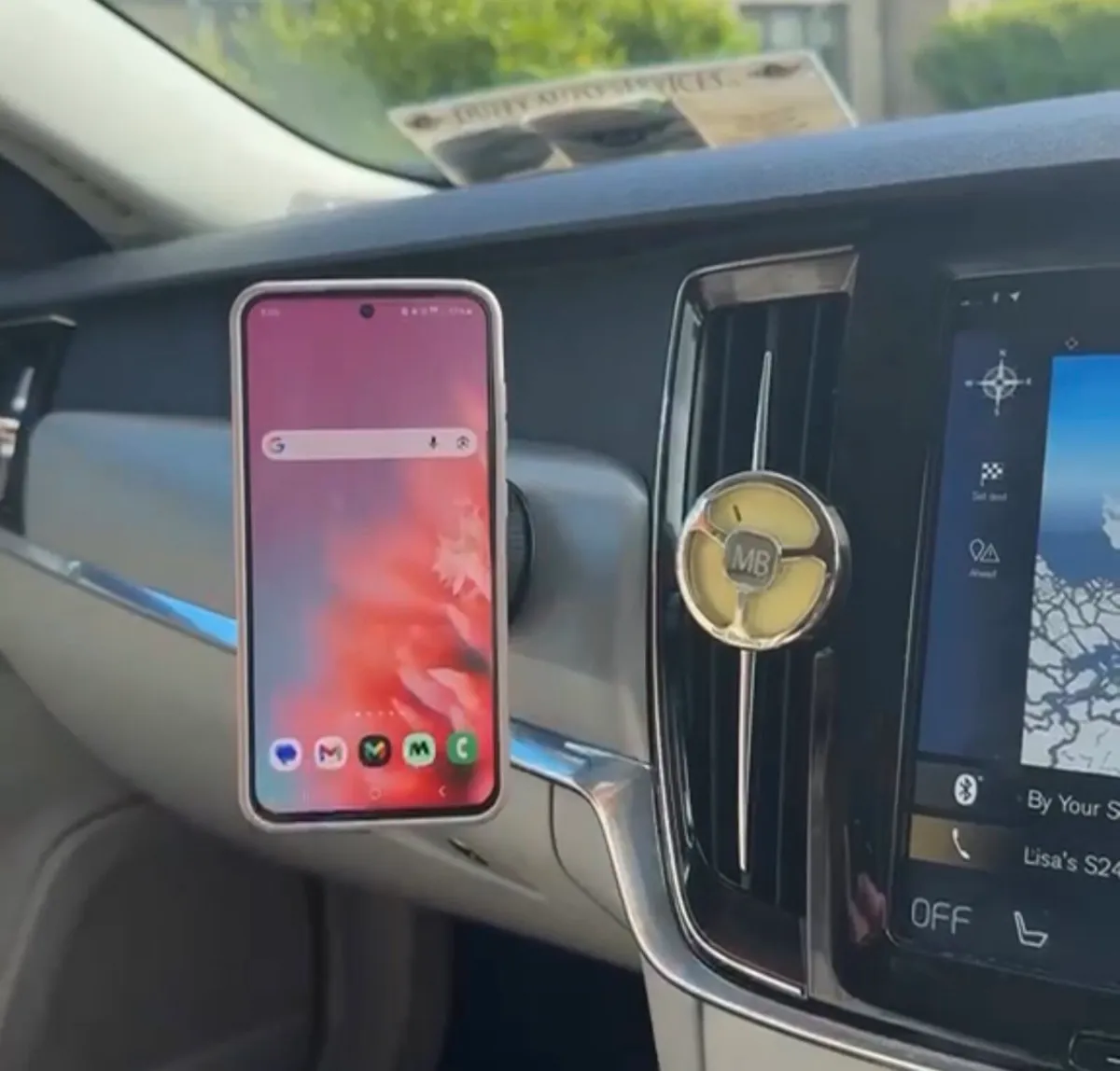 Viral magnetic phone holder - Image 1