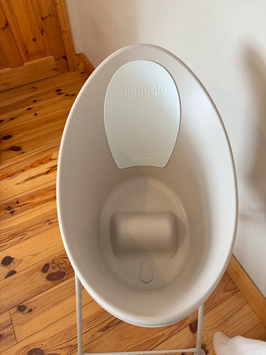 Shnuggle Baby Bath with Stand - Image 3