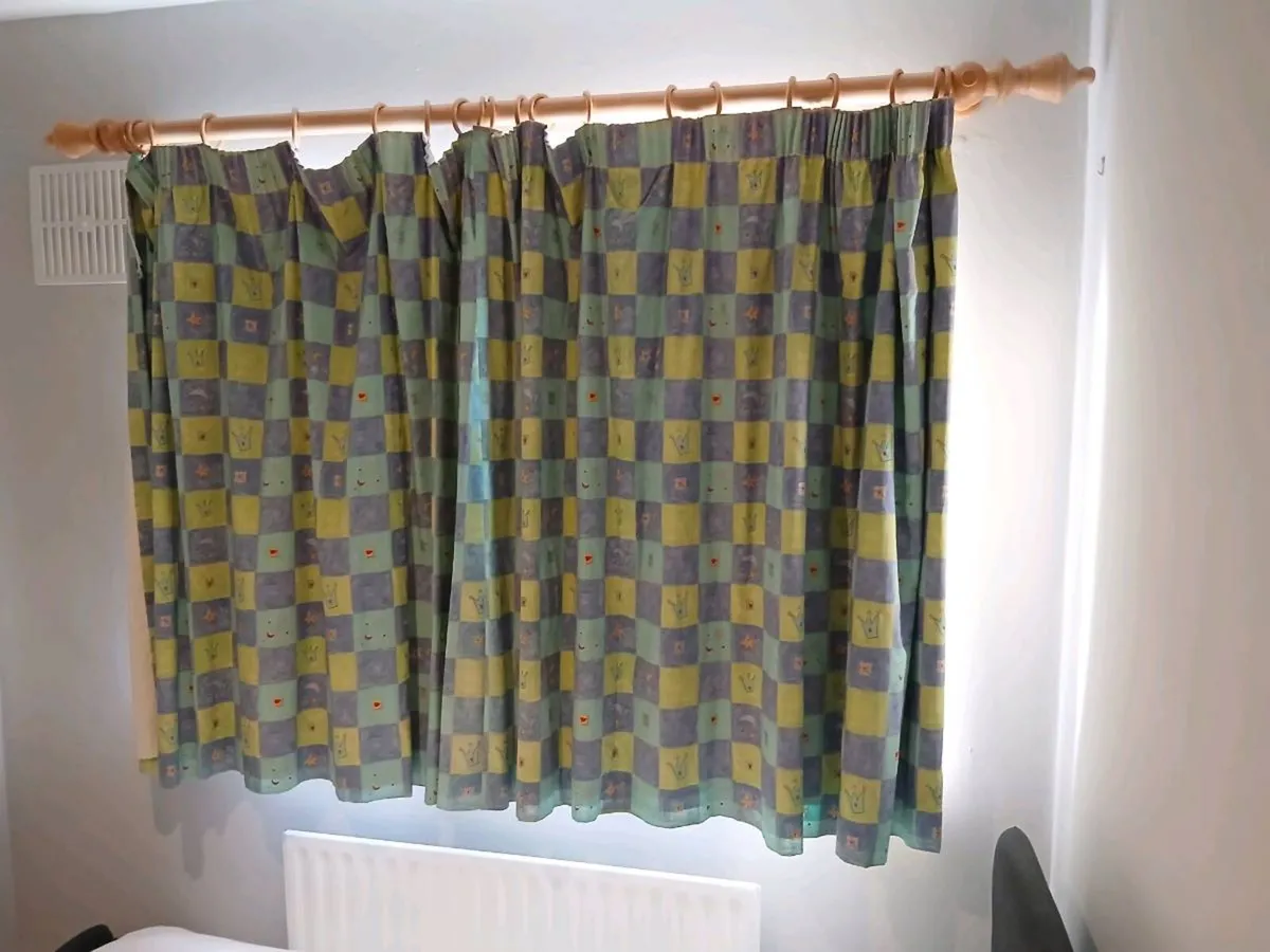 Curtains - Image 2