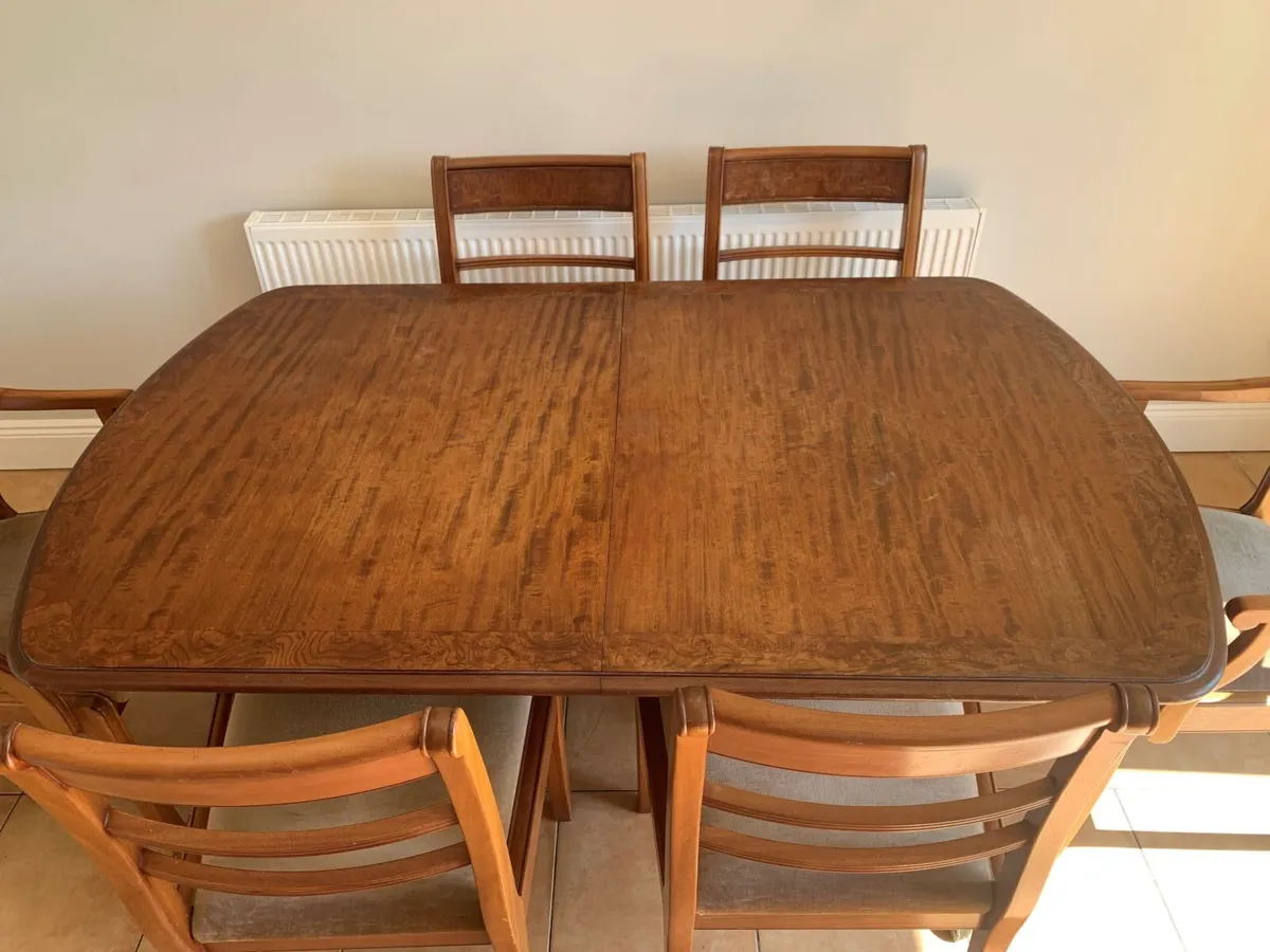 Table and Chairs - Image 2