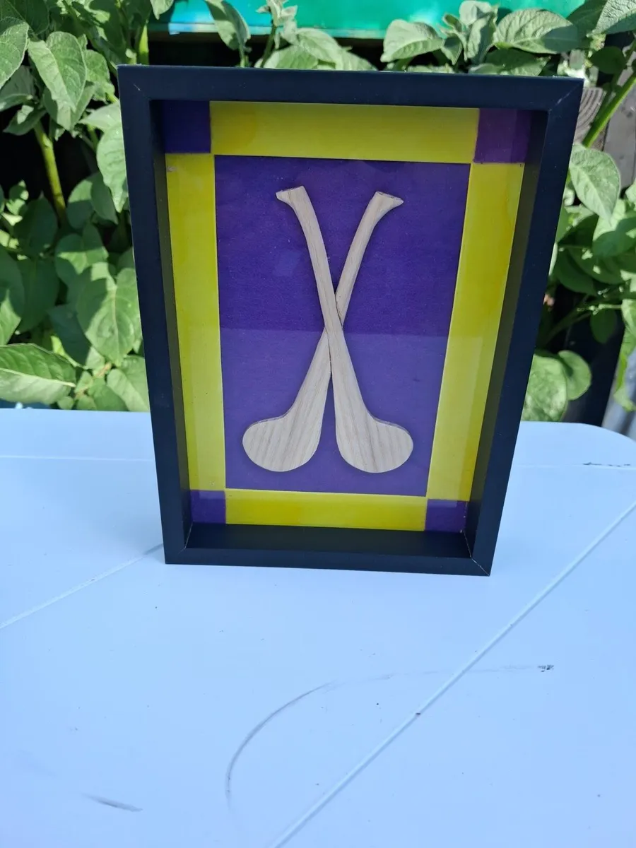 Hand made hurles in frame - Image 3