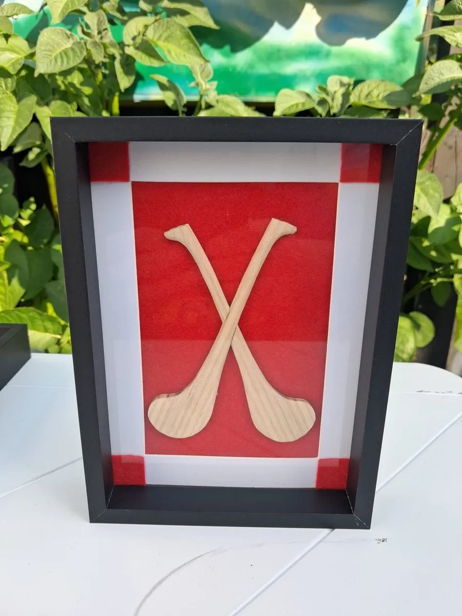 Hand made hurles in frame - Image 4