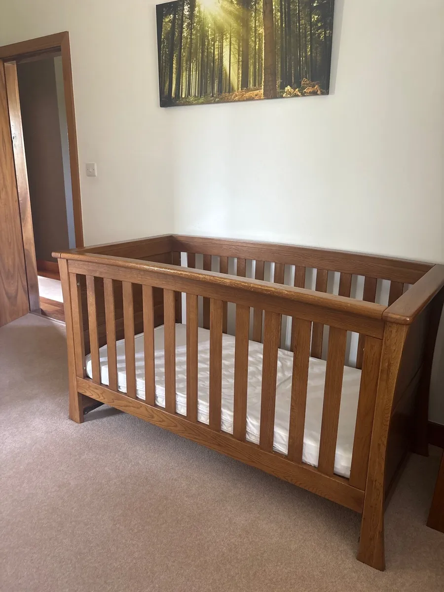 1) Cot. 2) changing unit. 3) wardrobe - Image 1