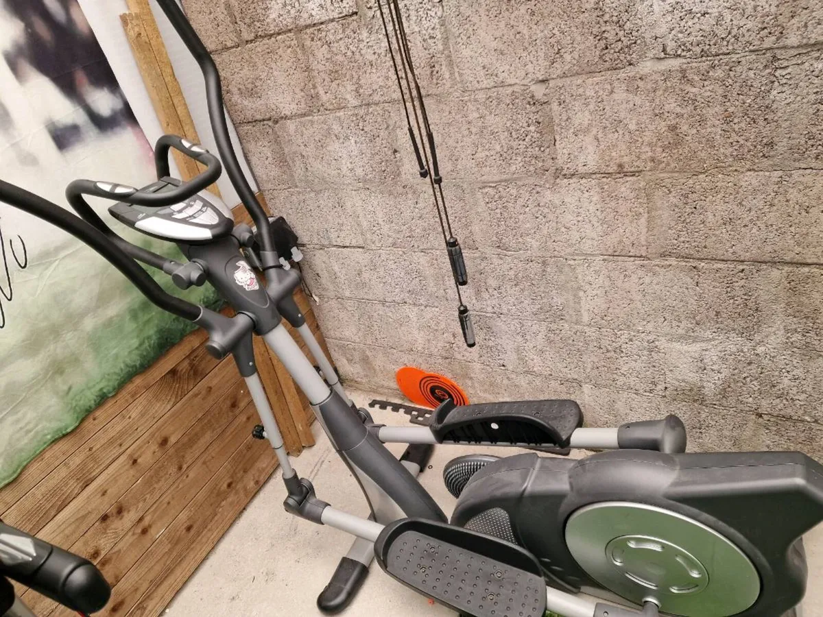 Cross trainer - premium equipment - Image 1