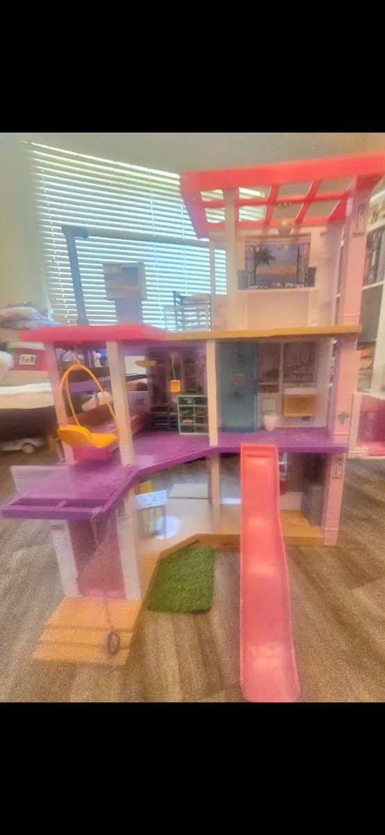 BARBIE DREAM HOUSE