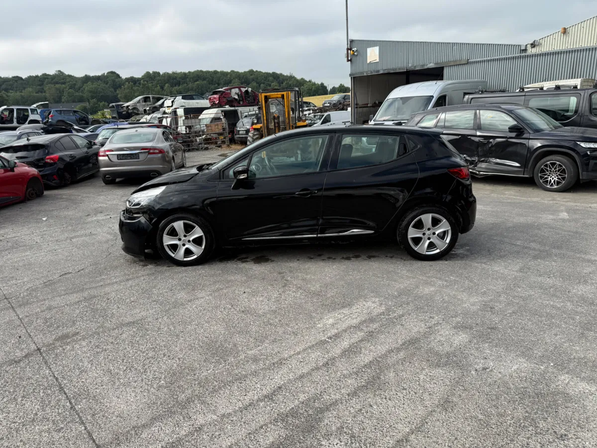 2014 Renault Clio 1.5 DCI - Image 1