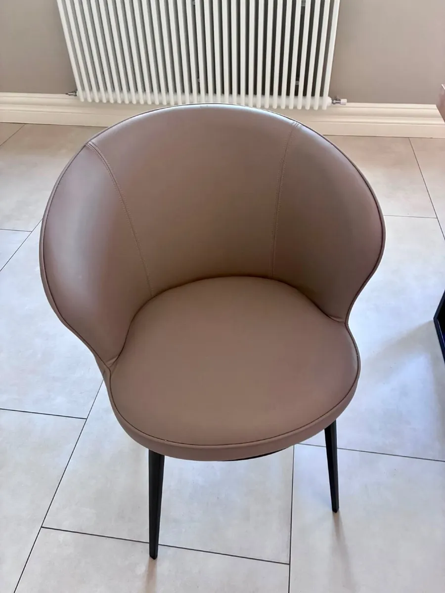 EZ Living kitchen table (+extender) and 6 chairs - Image 2