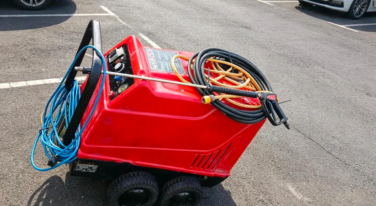 Idromatic hot and cold diesel pressure washer