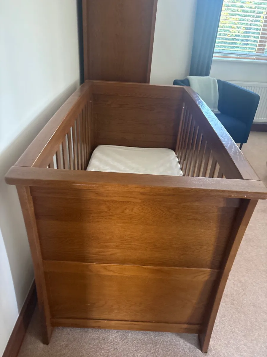 1) Cot. 2) changing unit. 3) wardrobe - Image 4