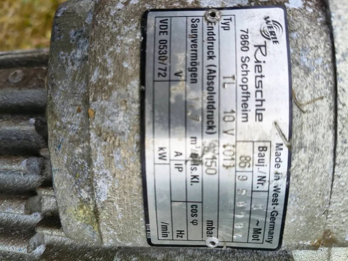 2 No Grunfos water pumps and one vacuum pump - Image 3