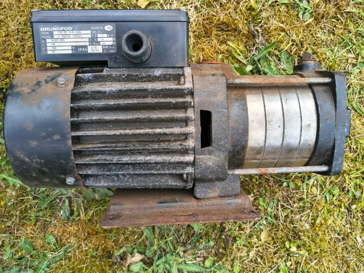 2 No Grunfos water pumps and one vacuum pump - Image 2