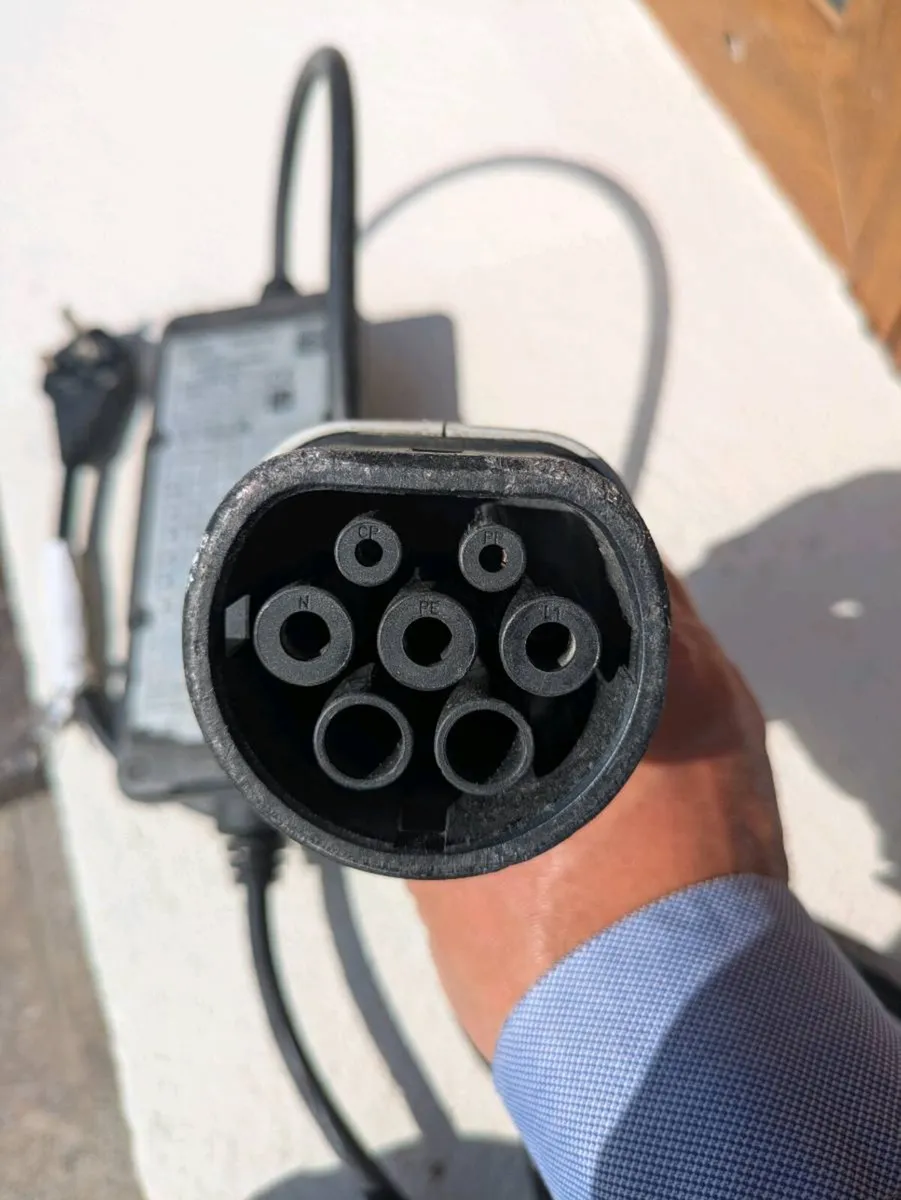 Mercedes Benz C350e charger - Image 3