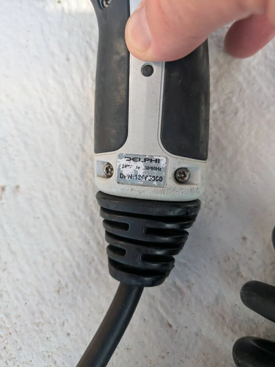 Mercedes Benz C350e charger - Image 4