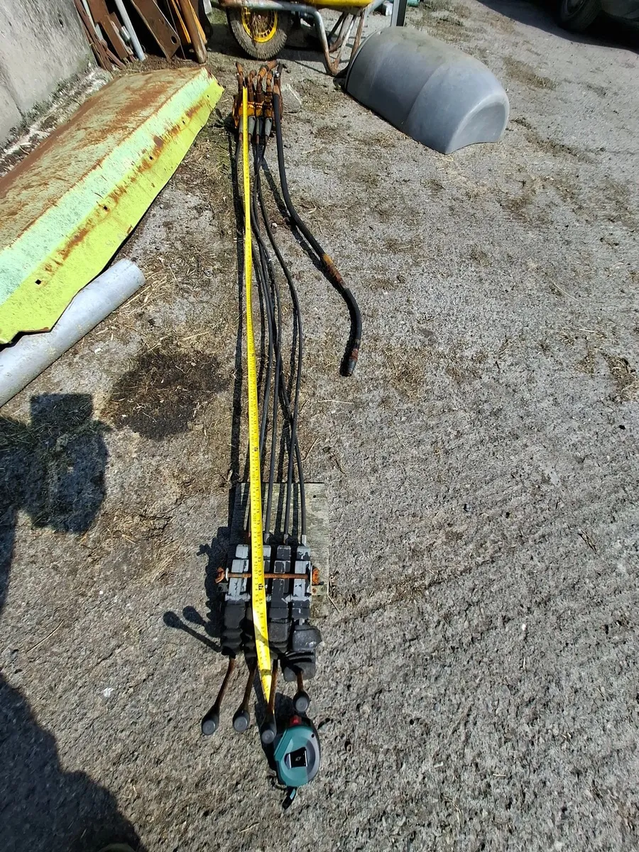 4 spool valve chest with cables and leavers - Image 1
